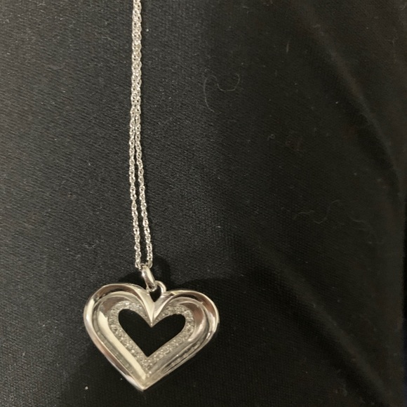 Heart shaped pendant necklace - Picture 4 of 5